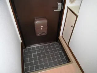 シャトー小手指【102号室】の玄関