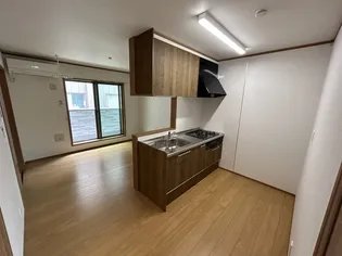 YMオートヴィラ B棟【1階】の内装