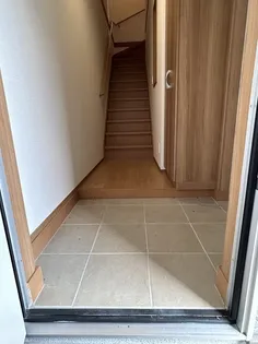 YMオートヴィラ B棟【1階】の玄関