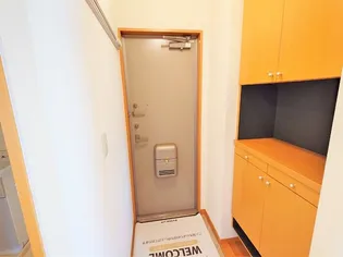 フォレスト【2階】の玄関