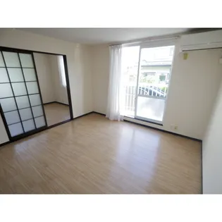 ブエモンジマ【105号室】の居間