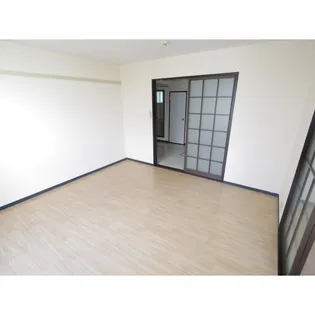 ブエモンジマ【105号室】の居間