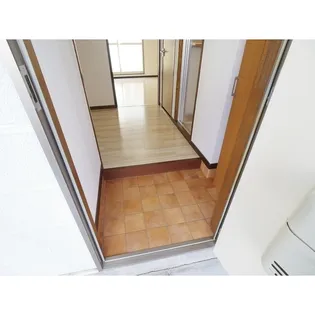 SURPLUS ONE MARUI【1階】の玄関