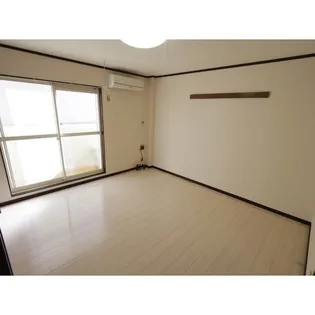 SURPLUS ONE MARUI【1階】の居間