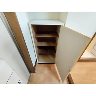 Surplus One MARUI【1階】の内装