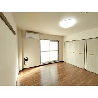 Surplus One MARUI【1階】の居間