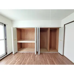 Surplus One MARUI【1階】の内装