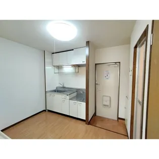 Surplus One MARUI【1階】の内装