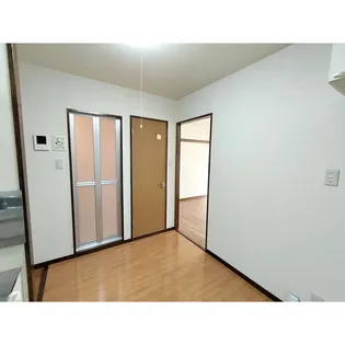 Surplus One MARUI【1階】の内装