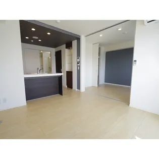 ラ ルミエール【1階】の居間