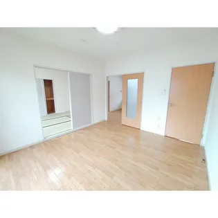 ビレッジアスカB【201号室】の居間