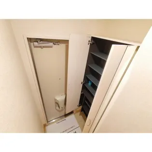 アランコート【2階】の玄関