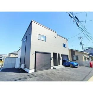 ガレージハウス フィット【102号室】の外観