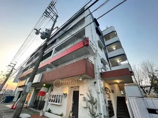 ヴィラ ヌーヴォラ アルバの画像