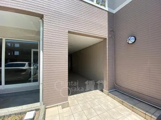 エーデル雲雀丘 二番館【2階】の玄関