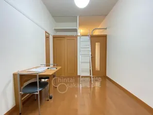 レオパレスフォレスト【2階】の居間