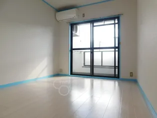 カームヒル箕面【1階】の居間