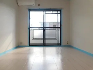 カームヒル箕面【1階】の居間