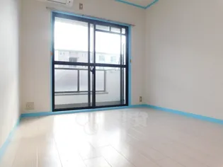 カームヒル箕面【1階】の居間