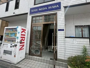 ゼクシブ池田綾羽【1階】の玄関