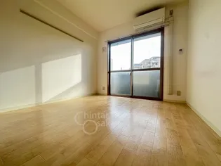 クローヴェーサウスタカハマ【4階】の居間