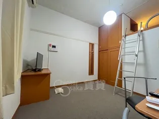 レオパレスフォレスト【3階】の居間