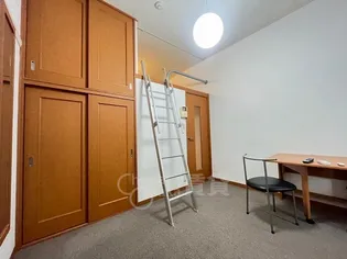 レオパレスフォレスト【3階】の居間