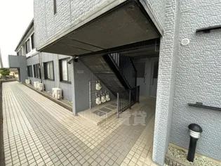 メイプルコート【2階】の玄関