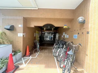 センチュリー新大阪【10階】の玄関