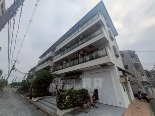 パインハウス【4階】の外観