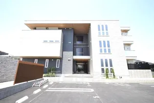 兵庫県伊丹市桜ケ丘8丁目【アパート】の外観