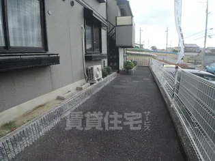 セジュール久宝寺【1階】の玄関