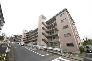 ダイヤハイツ学園前C棟【1階】の外観