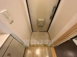 モンパルナス【1階】の玄関