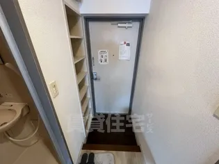 グレーシー西ノ京【4階】の玄関