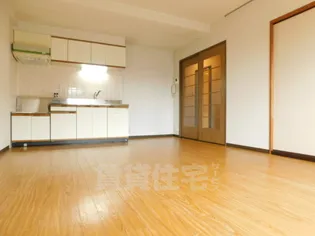 ロイヤルヒル守山【1階】の居間