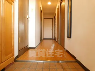 ロイヤルヒル守山【1階】の玄関