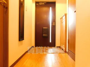 ロイヤルヒル守山【1階】の玄関