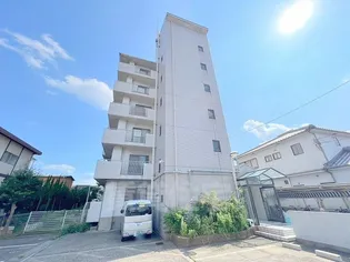 ルネ・アルマーニ【1階】の外観