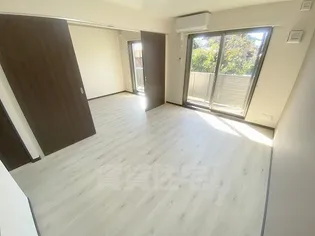 ハートフル エトワール【1階】の居間