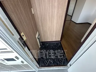 グランラフォーレ【2階】の玄関