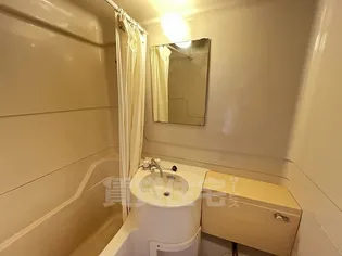 エヌエムドゥーズ【2階】の内装