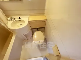 エヌエムドゥーズ【2階】の内装