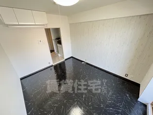 エヌエムドゥーズ【2階】の居間