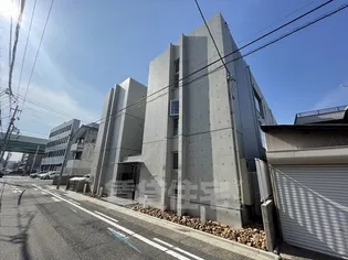 Calm Cuatro【3階】の外観