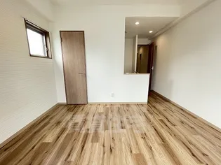 Le CINQ 尼崎東【3階】の居間