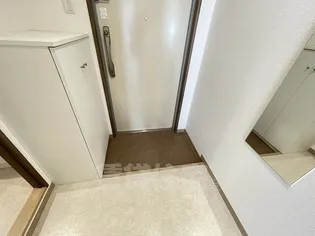 Le CINQ 尼崎東【3階】の玄関