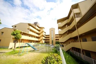 三和平城グランドパレスD【1階】の外観