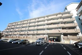 グランドパレス学園前C棟【2階】の外観