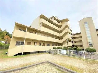 三和平城グランドパレスA【5階】の外観